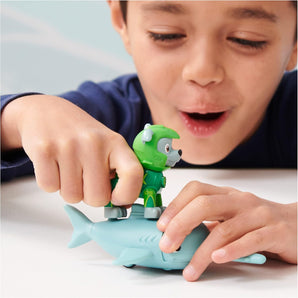 Paw Patrol Figur Rocky med Savfisk Aqua Pups 6 cm